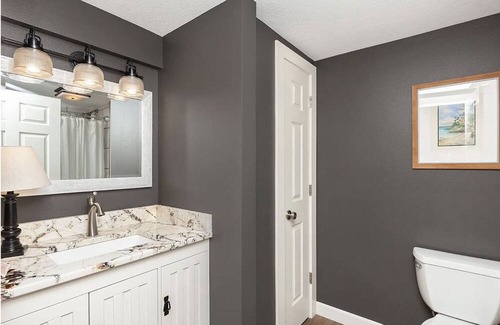 Boone House | Updated 5 Bedroom Ranch 7 minutes from Seven Oaks, 15 minutes from ISU Campus