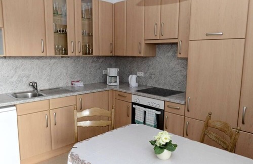 Obervellach Apartment | Holiday Apartment "Bergzauber Mit Bergblick" with Mountain View, Balcony & Wi-Fi