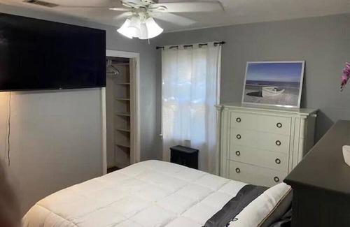 South Pensacola House | Located in Historic North Hill neighborhood, blocks away from downtown Pensacola