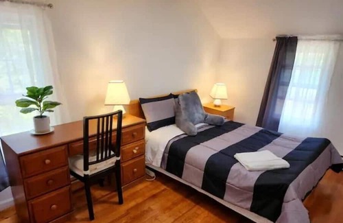 Middletown House | Comfortable Yellow House