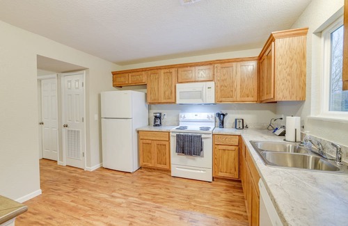 Joplin House | Newly Renovated Joplin Townhome w/ Fireplace