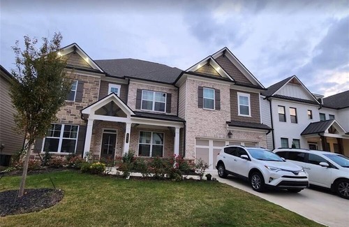 Auburn House | Deluxe King suite