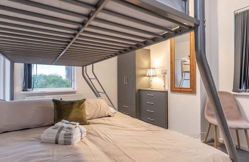 Cribbs Causeway House | Beautiful 3-Bed House in Bristol