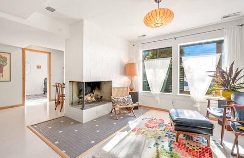 Alabama Hill House | Mid-century modern home in middle of quiet neighborhood. Close to parks!