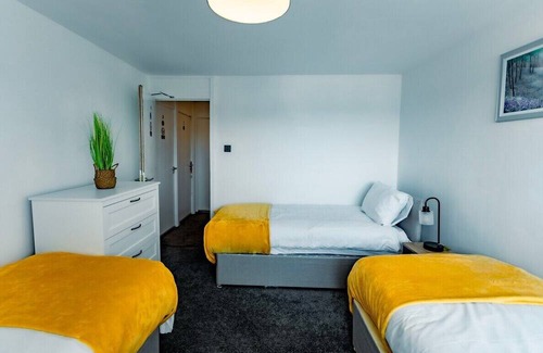 Basildon House | Southwark Path by MT Property