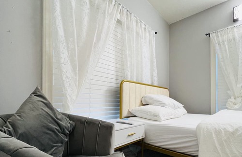 Seabrook House | Upscale Single Family House 7 miles outside of DC.