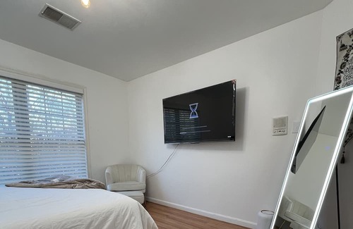 Seabrook House | Upscale Single Family House 7 miles outside of DC.