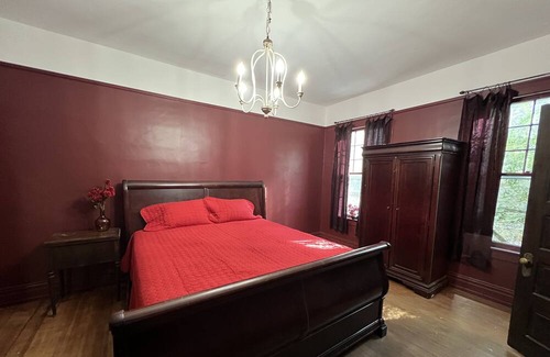New Castle House | Enchanting Vintage Estate minutes from the interstate and airport