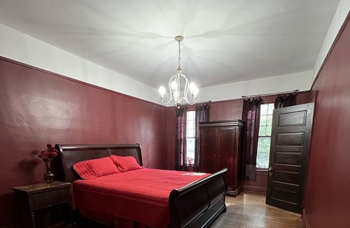 New Castle House | Enchanting Vintage Estate minutes from the interstate and airport