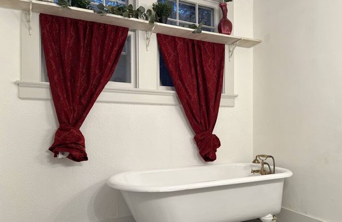 New Castle House | Enchanting Vintage Estate minutes from the interstate and airport
