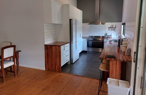 Kin Kin House | kin kin cottage, Noosa hinterland, walk to town.