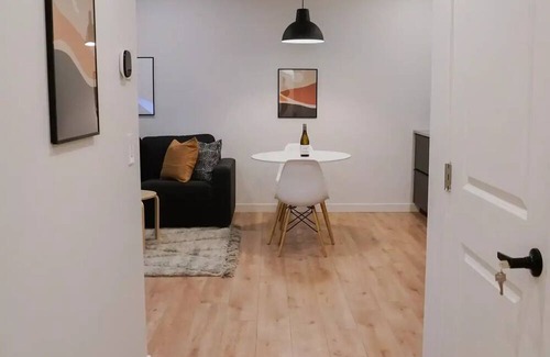 Cochrane House | Stylish New Suite next door to the Rockies