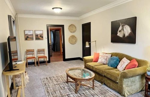 Victory Apartment | Comfy, Convenient Renovated 1bd with Vintage Charm for Month+ Stays