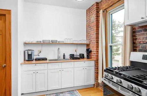 Downtown Buffalo Apartment | Newly remodeled Allentown flat