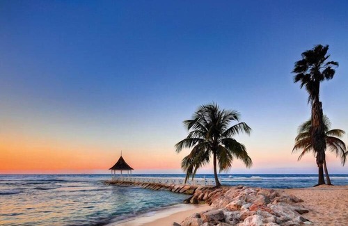Montego Bay Resort | Ocean View Villa w/ Free WiFi, Onsite Restaurant, Cocktail Lounge & Fitness Area