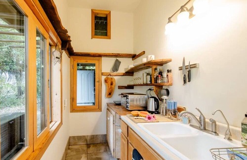 Honaunau-Napoopoo Condo | Tropical Garden Retreat on an Organic Mango Farm