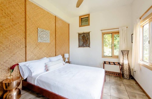 Honaunau-Napoopoo Condo | Tropical Garden Retreat on an Organic Mango Farm