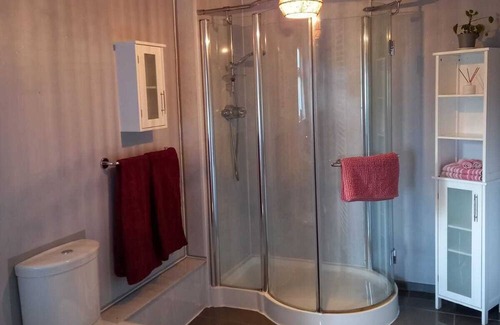 Elgin House | Direkt am See, Ideale Voraussetzungen zum Entspannen&entdecken. 5 Min von Stadt