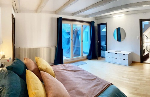 Hauterive House | Former winegrower's triplex near public transport