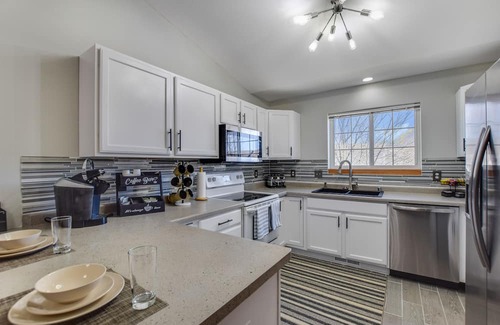 Deerfield House | Spacious Home + Fire Pit, Waterfall, Hot Tub, Home Theater! 20 min to DT Madison