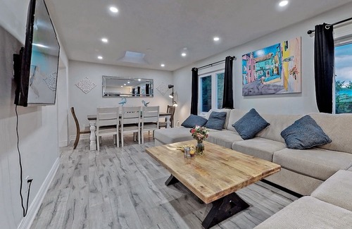 Aurora House | Family Oasis with Private Pool