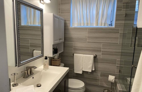 North Decatur House | Enchanted Forest in the City- Spacious & Private Guest Suite w/patio & king bed