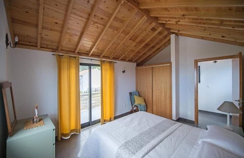 Praia do Norte House | Blue House with Sea View
