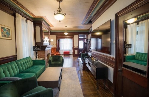 Shenandoah House | 6 Bedroom historical house