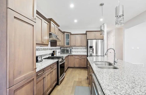 London House | Homey 4 Bedroom Home in North West London