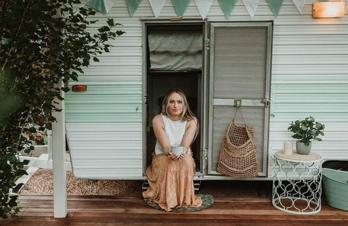 Mylor House | A chic vintage caravan in an idyllic setting.nPure escapism in the Hills.