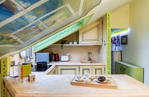 Loreto Apartment | Stazione Centrale°loreto°casa Vintage con Terrazzo Free Wifi Sky/netflix