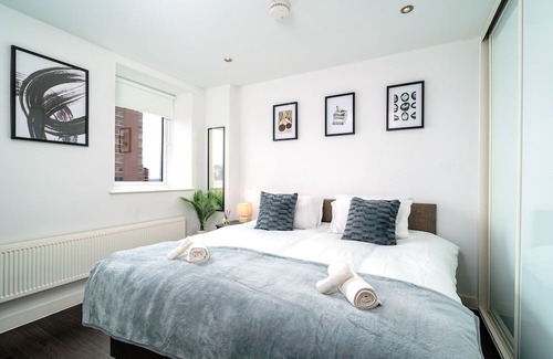 Sutton West Apartment | Sutton Cityscape, WIFI, Netflix, For Business & Re-Locators