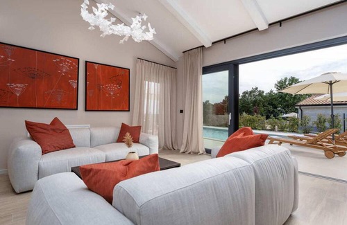 Kadumi House | Villa Curitico, modern villa for 8 guests with heated pool and wellness only 6 km from of Porec and