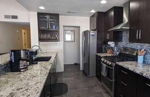 Rio Rancho House | BIG SKY with Balloon & Mountain Views - Private Home 3BD 2BA