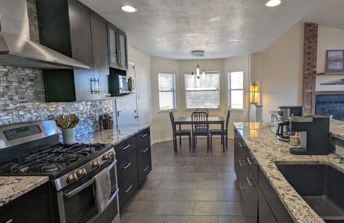 Rio Rancho House | BIG SKY with Balloon & Mountain Views - Private Home 3BD 2BA