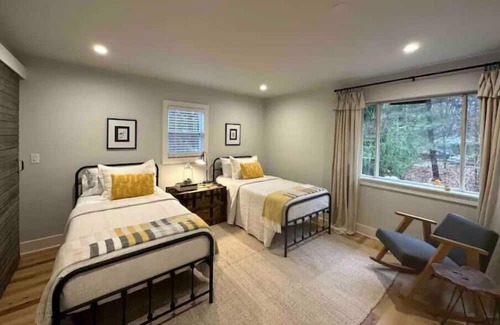 Granville South Apartment | New! 2bd rm/3 bed wooded cottage