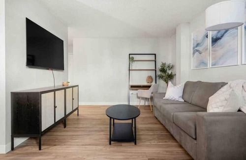 Mission District Apartment | The Abstract | Night Life | Walk Everywhere