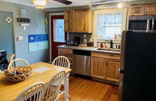 Maysville Cabin | Adorable Cabin, Steps from the Ohio River: Hot Tub, Fire Pit & Full Kitchen
