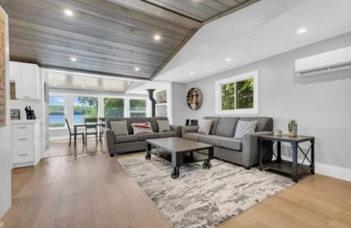Centre Hastings Cottage | The Lakeview