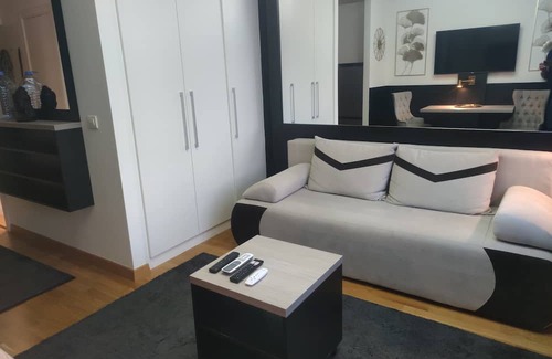 Savski Venac Apartment | H20-front apartment