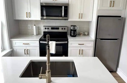 Hyattsville House | New Private Condo in Historic Area & Near DC