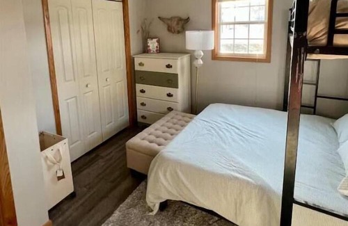 Velva House | Secluded Midwestern Getaway