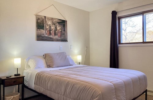 Trempealeau House | Scenic Trempealeau Retreat