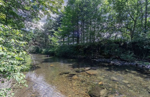 Pawlet House | Quintessential Vermont! In a classic New England village on the Metawee River.