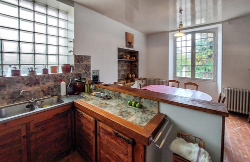 Conchez-de-Bearn House | Enjoy a relaxing break close to nature in this inviting vacation home.