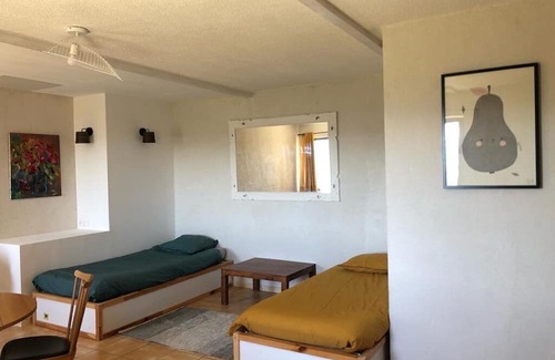 Chirols Apartment | Gîte la Châtaigne Perchée : Nature et Piscine à Débordement
