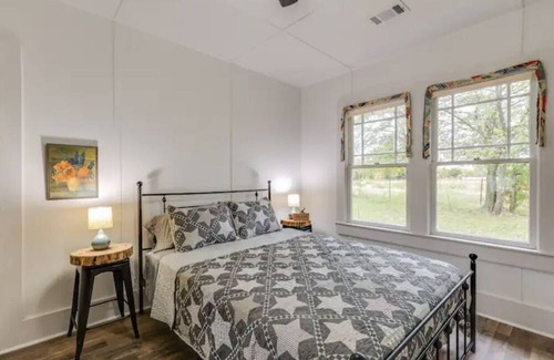 Pottsboro House | Cozy Comfort: Your Adorable Home Away from Home