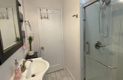 Lower Bal House | Cute home with a green thumb, pet friendly