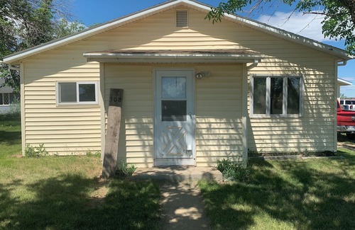 Winifred House | The Ol’ Yellow House: Cozy & Comfortable Stay