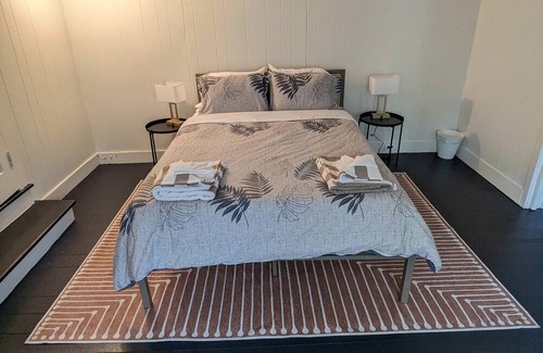 Hillsdale House | Bring Large Group To Hillsdale 10 Bdr & 7 Baths